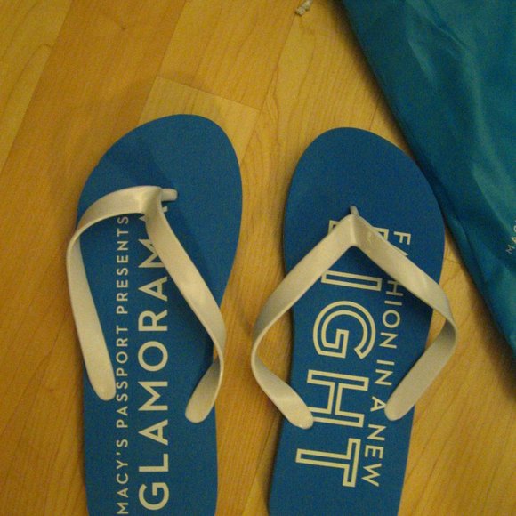 Macy\'s Passport Men\'s Flip Flops Large main image 7